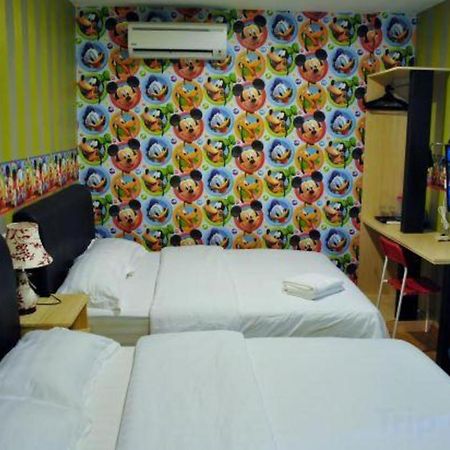 Hotel Zamburger Enstek Sepang Buitenkant foto