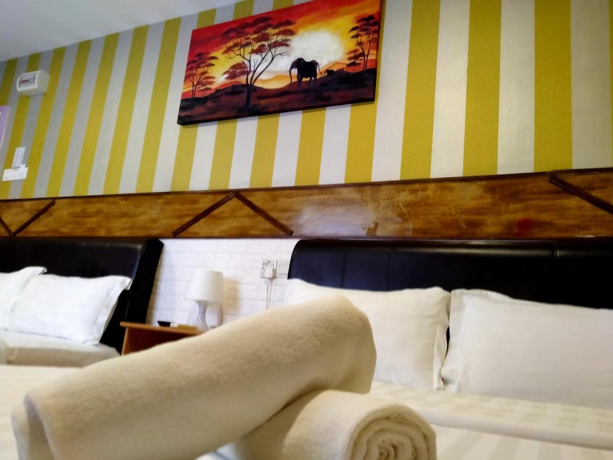 Hotel Zamburger Enstek Sepang Buitenkant foto