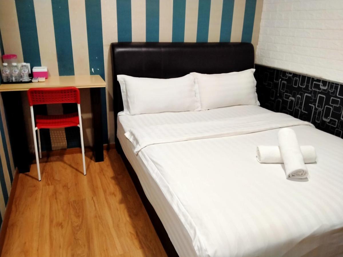 Hotel Zamburger Enstek Sepang Buitenkant foto