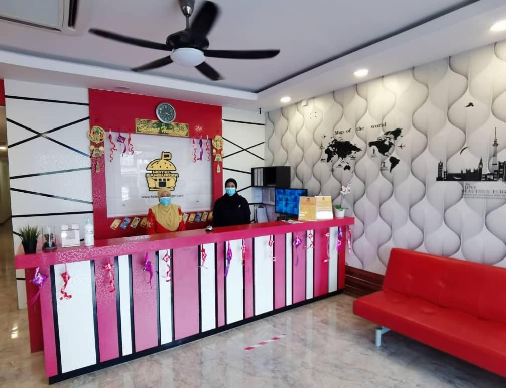Hotel Zamburger Enstek Sepang Buitenkant foto