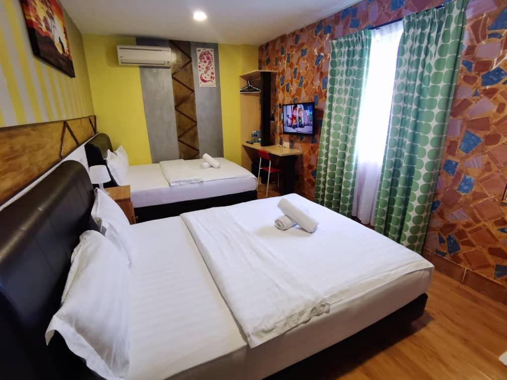 Hotel Zamburger Enstek Sepang Buitenkant foto