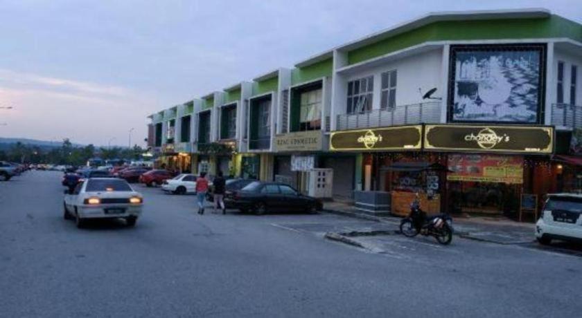 Hotel Zamburger Enstek Sepang Buitenkant foto