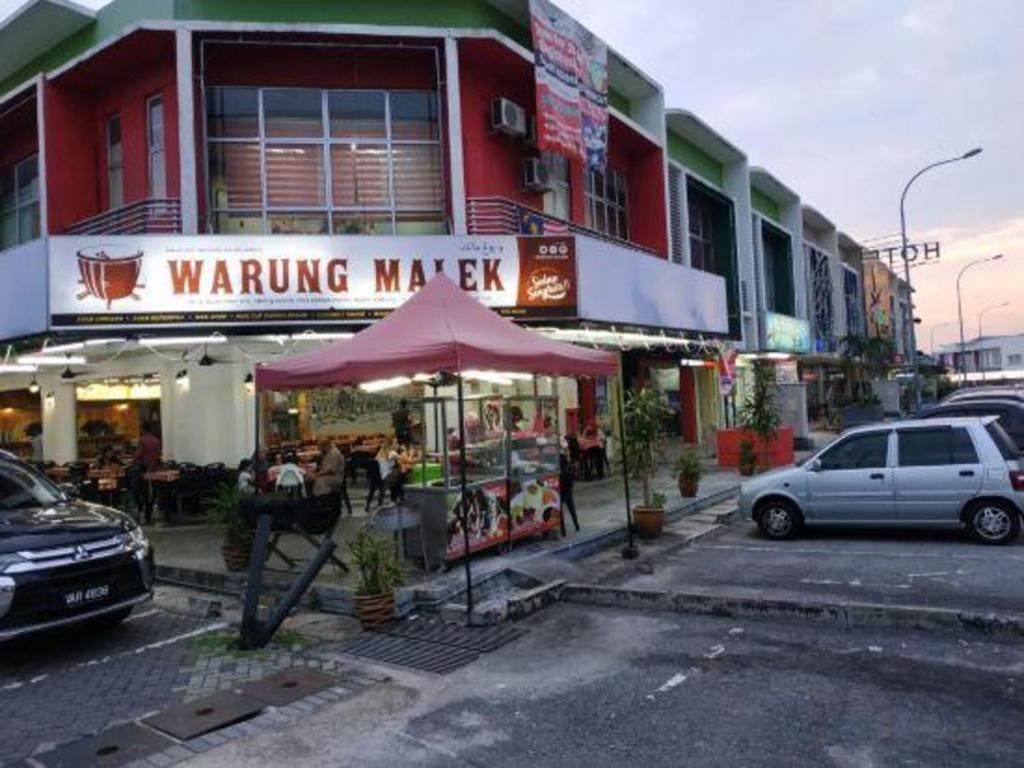 Hotel Zamburger Enstek Sepang Buitenkant foto