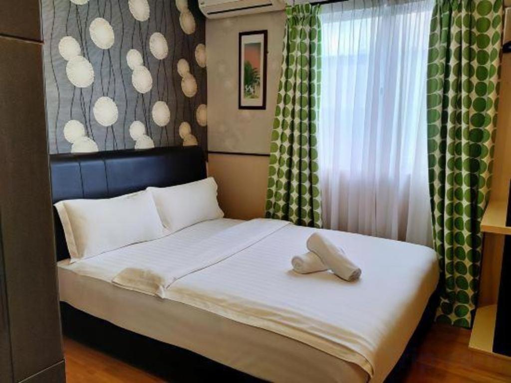 Hotel Zamburger Enstek Sepang Buitenkant foto