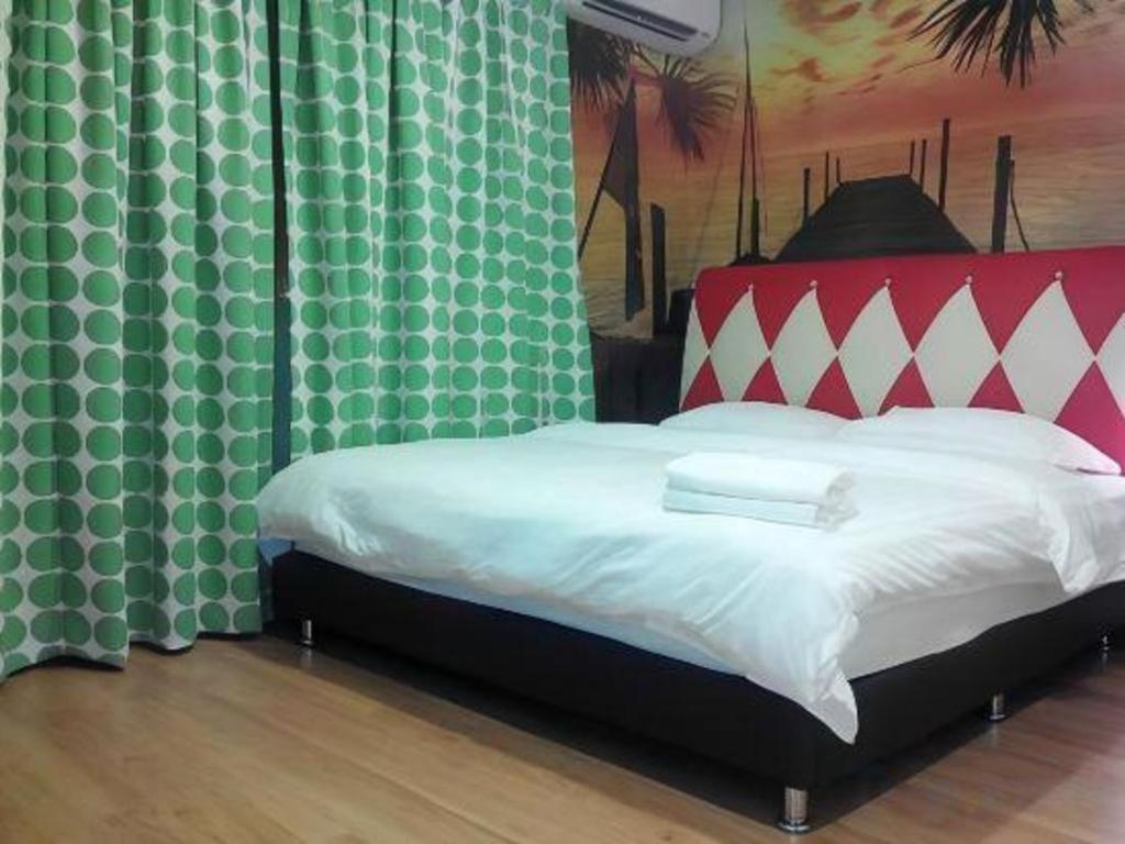 Hotel Zamburger Enstek Sepang Buitenkant foto