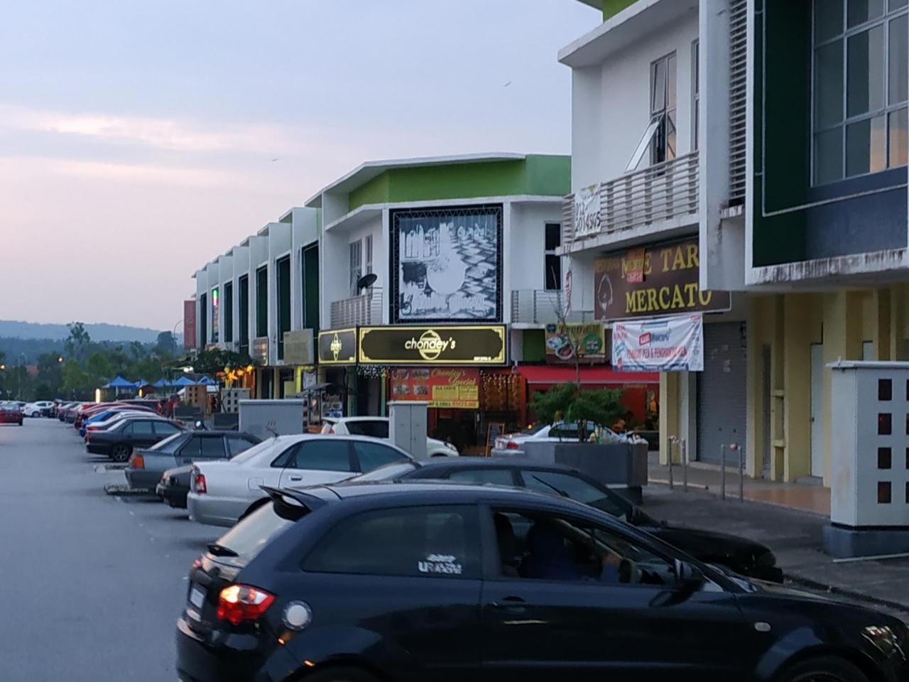 Hotel Zamburger Enstek Sepang Buitenkant foto
